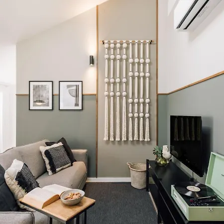 Marley - 1 Bedroom And Parking In Campolide