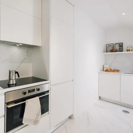 Marley - 1 Bedroom And Parking In Campolide Lägenhet *